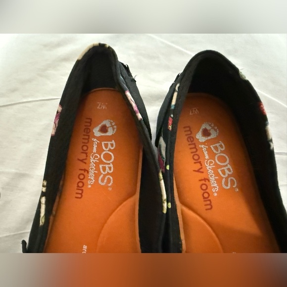 BOBS from Skechers Black Flats with Vibrant Dog Pattern - Picture 9 of 10